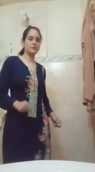 Paki girl Nude Shower Video MMS leak